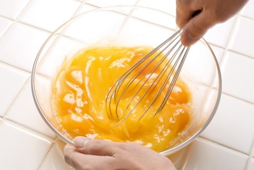 How to Whisk Eggs